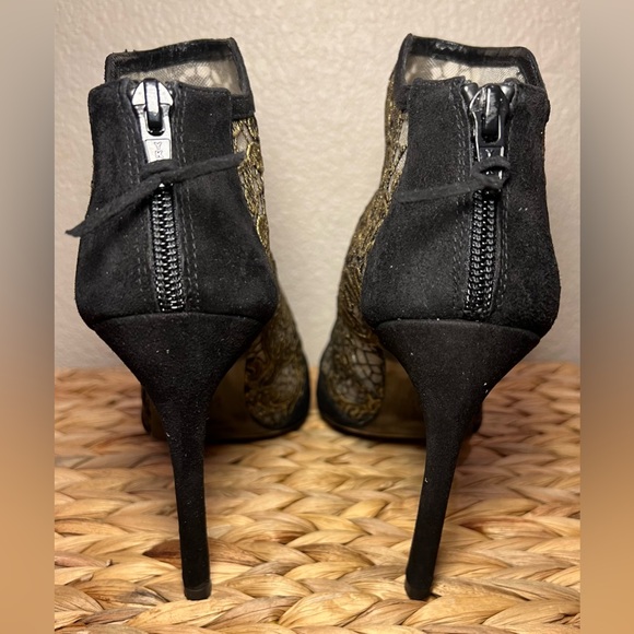 STUART WEITZMAN suede and lace stiletto bootie Heels 💛🖤🤍 - Picture 5 of 7